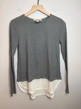 Women’s Ann Taylor LOFT striped long sleeve shirt w/a white shirttail hem size S